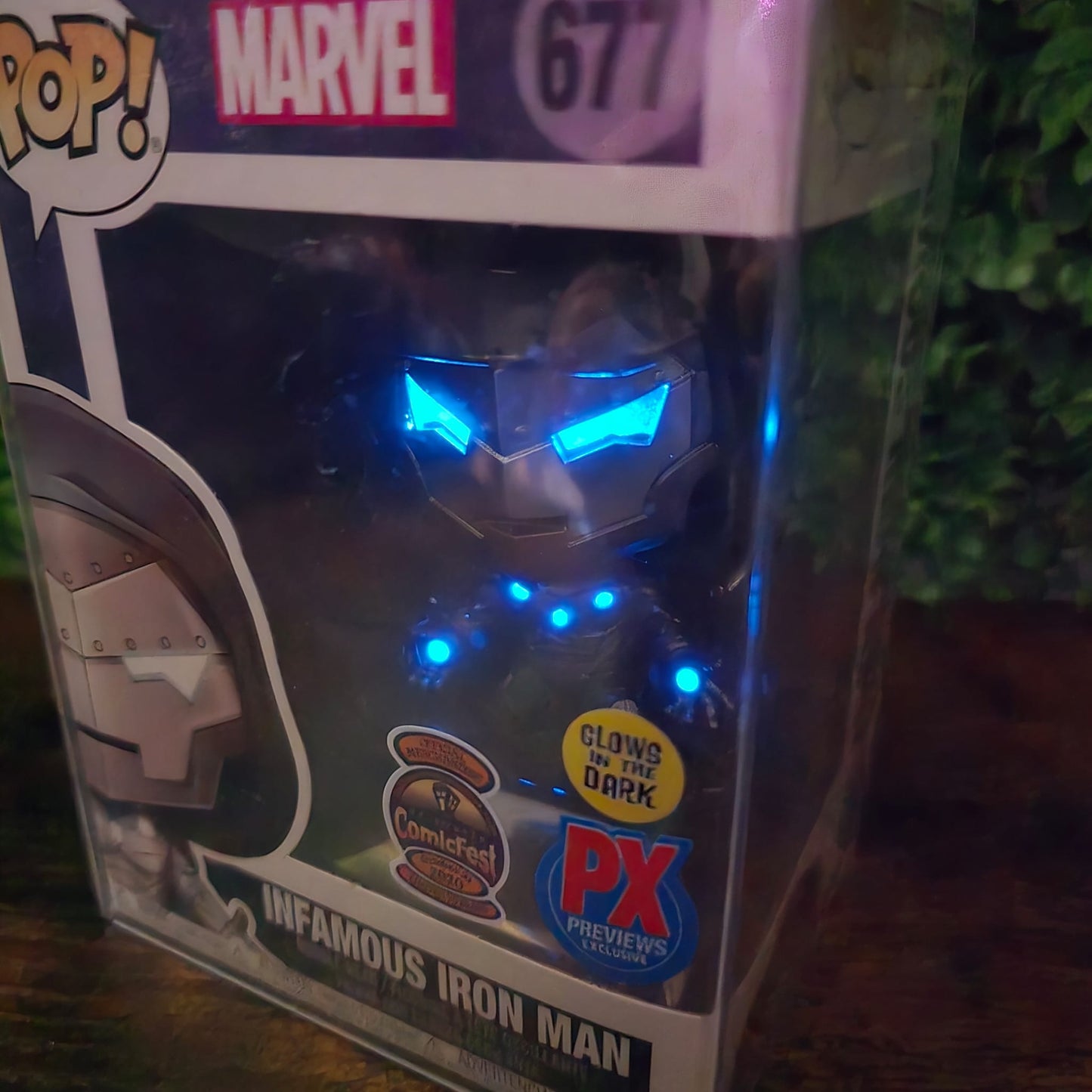 Infamous Iron man (GLOW) - 30k pcs exc. - MARVEL