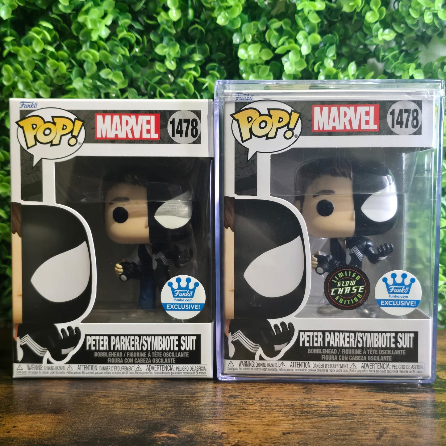 Peter Parker/Symbiote Suit (BUNDLE) (GLOW) - Funko exc. - MARVEL
