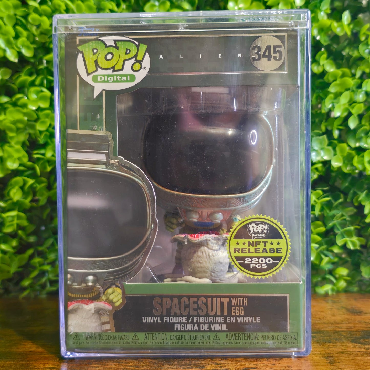 Spacesuit w/Egg - NFT RELEASE 2200pcs - ALIEN