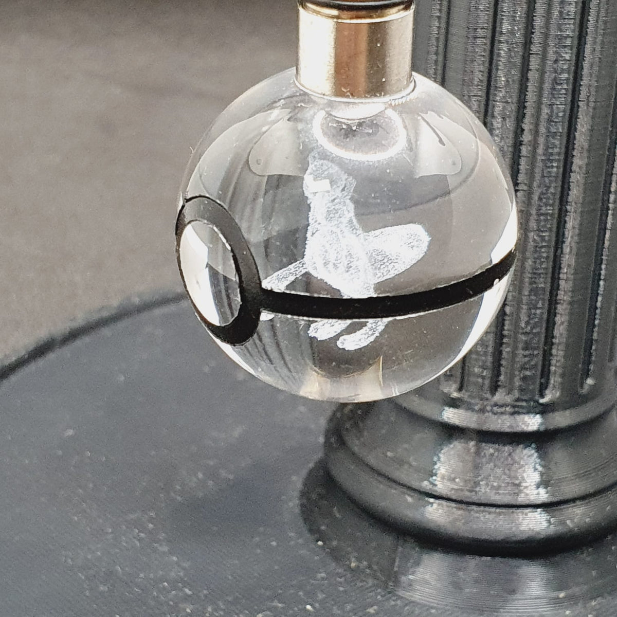 Portachiavi Pokémon LED con Incisione 3D – Poké Ball