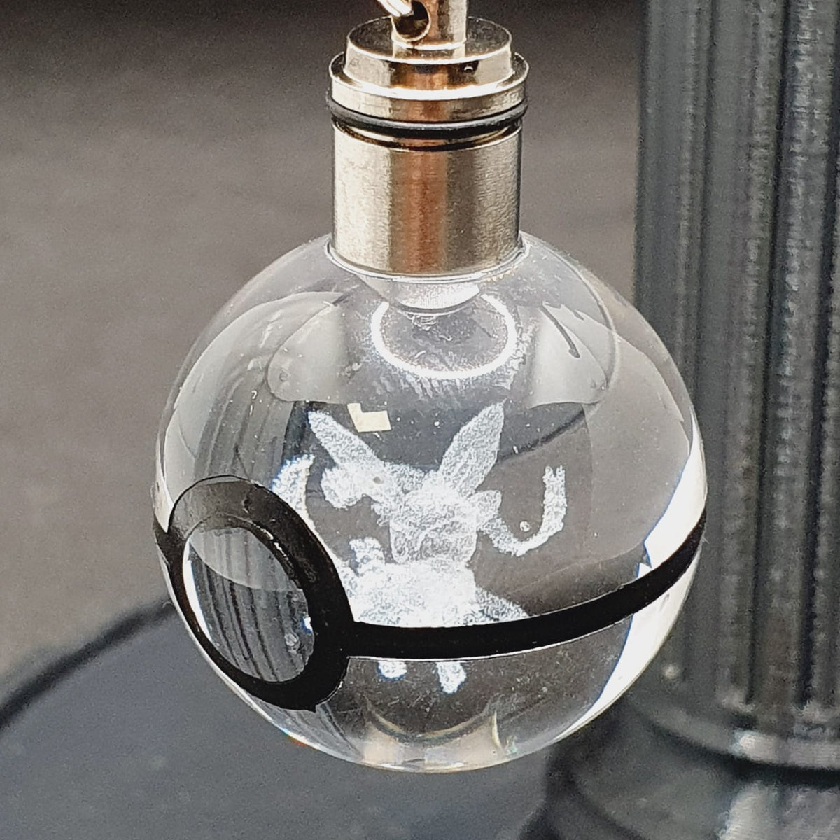 Portachiavi Pokémon LED con Incisione 3D – Poké Ball