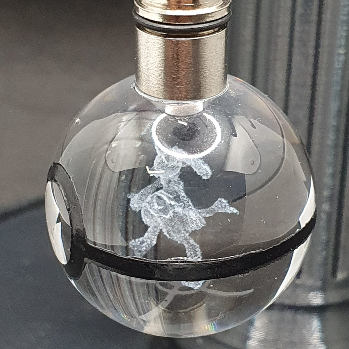 Portachiavi Pokémon LED con Incisione 3D – Poké Ball
