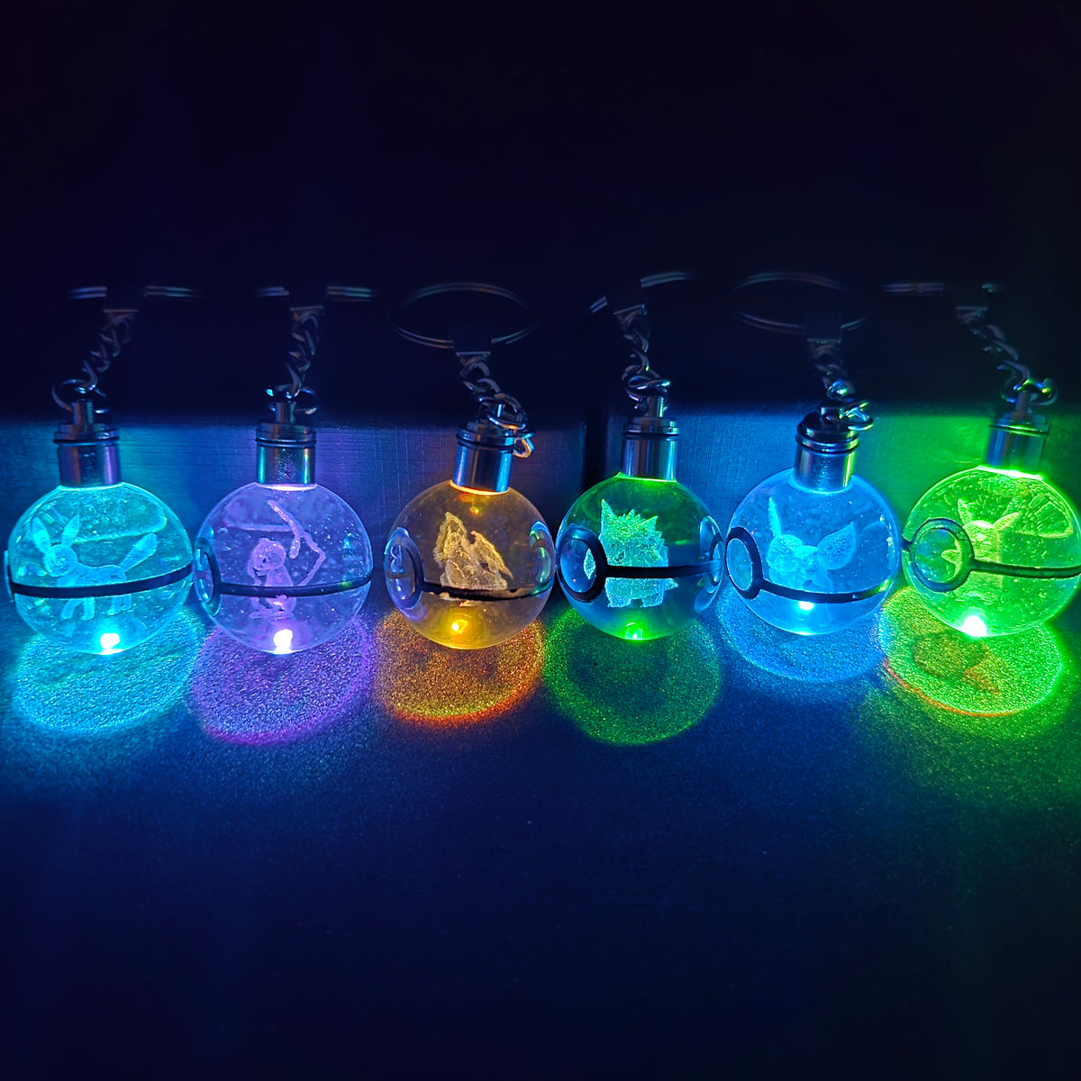 Portachiavi Pokémon LED con Incisione 3D – Poké Ball